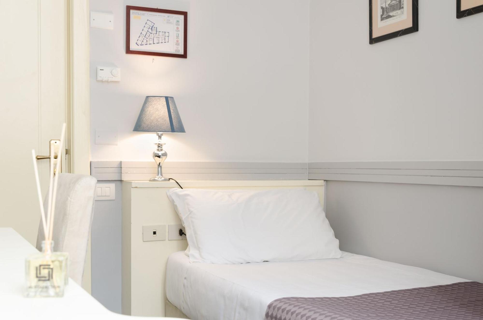 Hotel Traiano Rome Bagian luar foto
