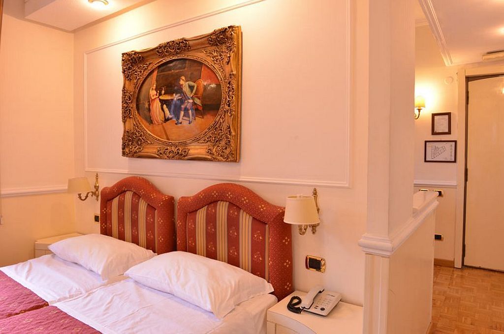Hotel Traiano Rome Bagian luar foto