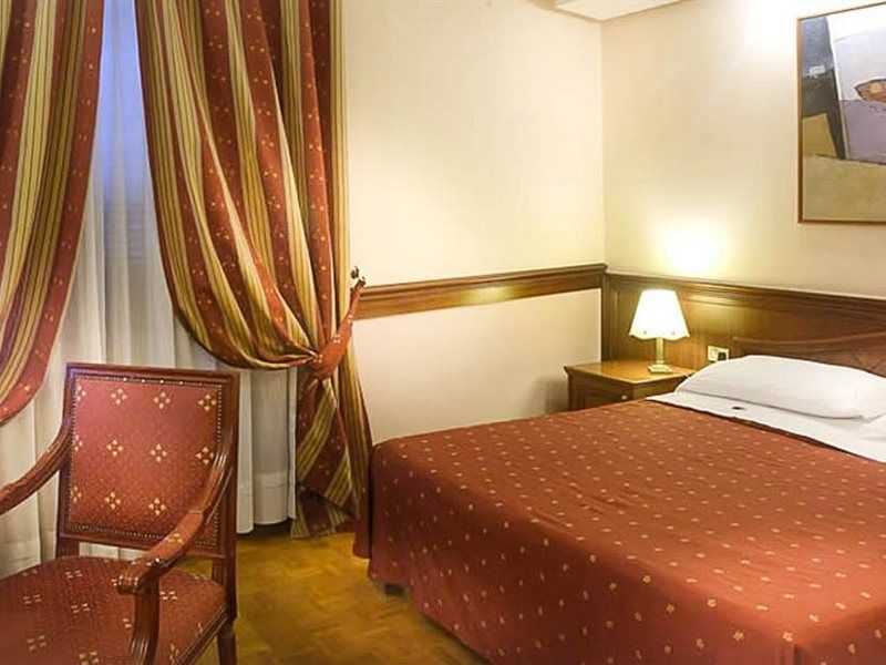Hotel Traiano Rome Bagian luar foto